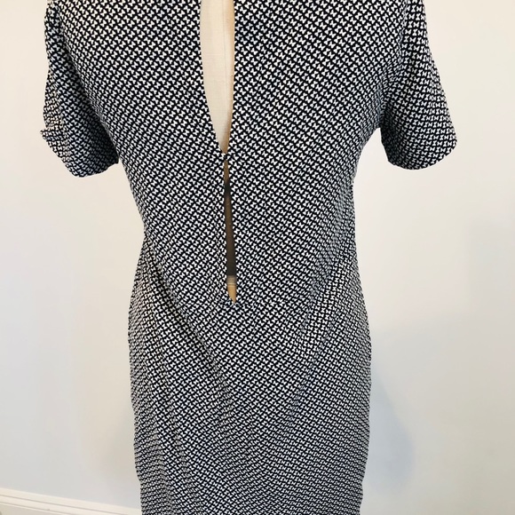 H&M Patterned Short Dress Open Back Detail - Picture 6 of 7